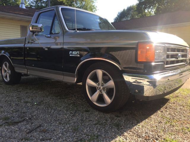 1990 Black Gray Ford F-150 Standard Cab Pickup