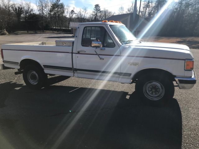 1990 White Ford F-250