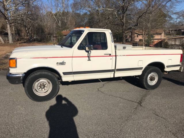 1990 White Ford F-250