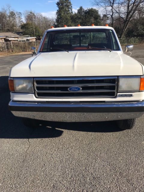 1990 White Ford F-250