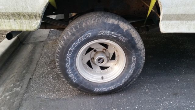 1990 Gray Ford F-150 Cab &- Chassis