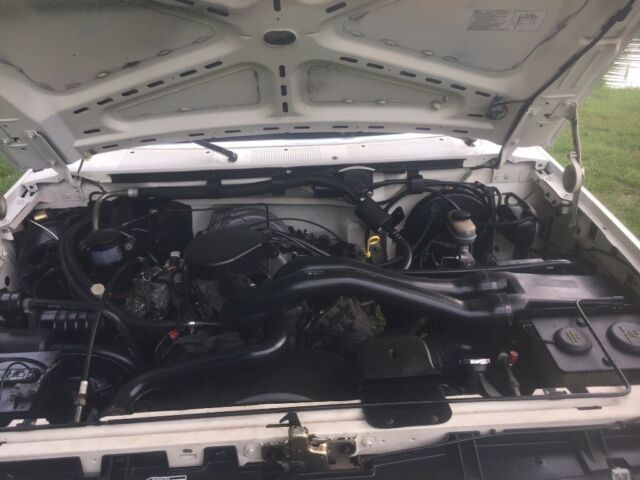 1990 White Ford F-150 Crew Cab Pickup