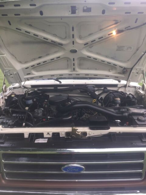 1990 White Ford F-150 Crew Cab Pickup