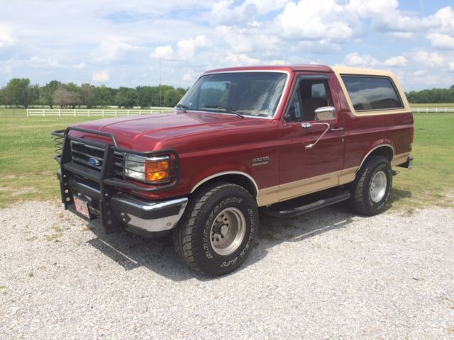 19900000 Burgundy Ford Bronco SUV