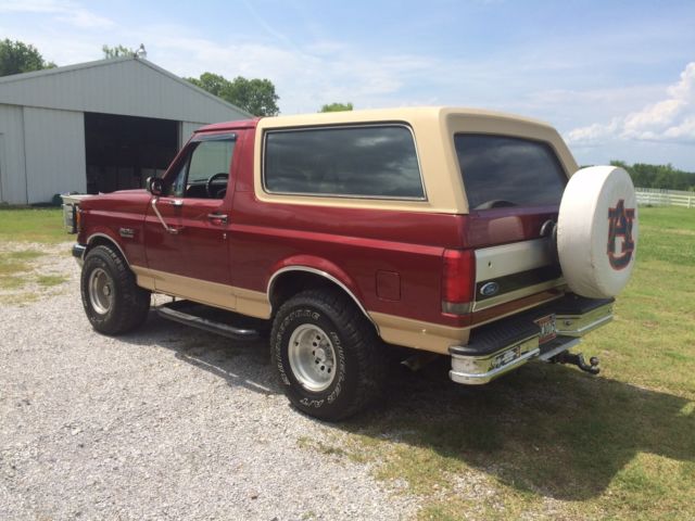 19900000 Burgundy Ford Bronco SUV
