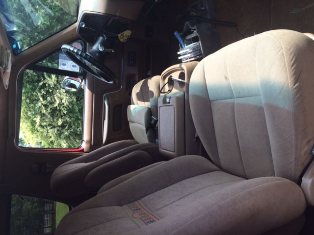 19900000 Burgundy Ford Bronco SUV