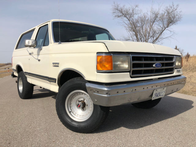 1990 White Ford Bronco SUV