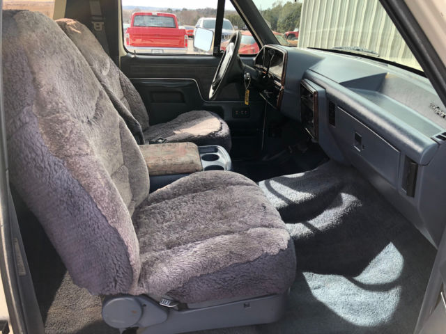 1990 White Ford Bronco SUV