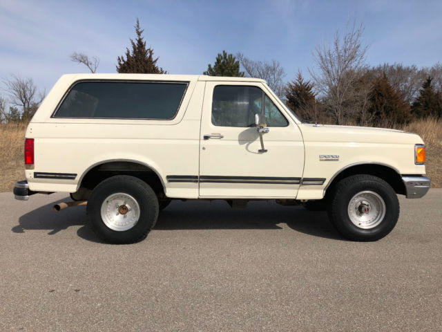 1990 White Ford Bronco SUV