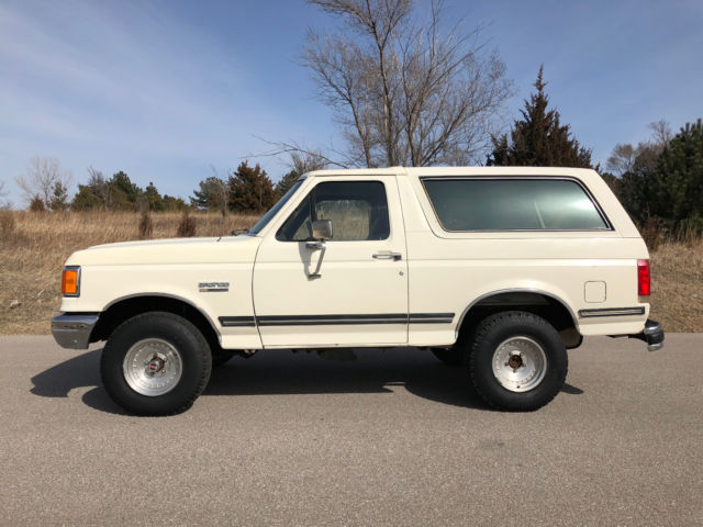 1990 White Ford Bronco SUV