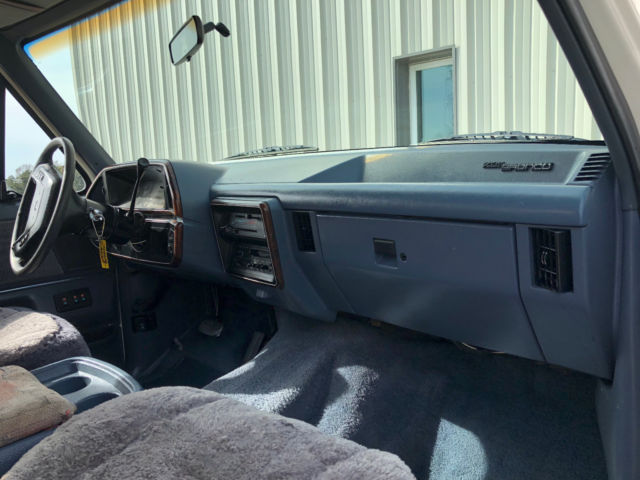 1990 White Ford Bronco SUV