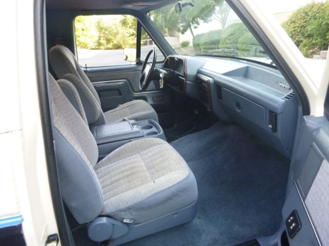 1990 white/blue Ford Bronco