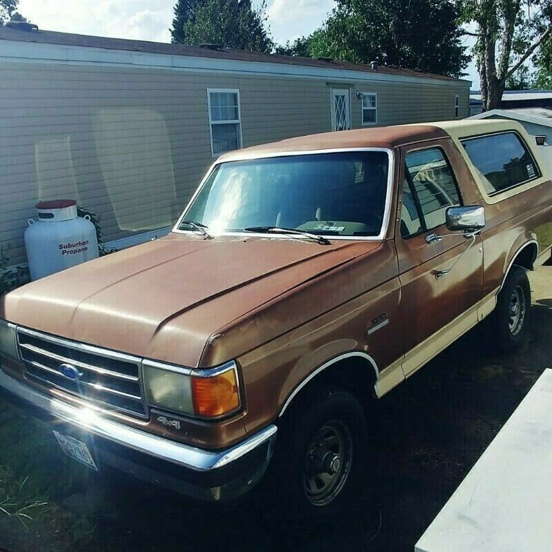 1990 Brown Ford Bronco SUV