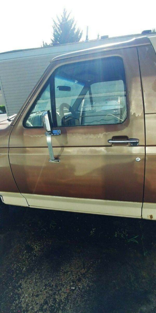 1990 Brown Ford Bronco SUV