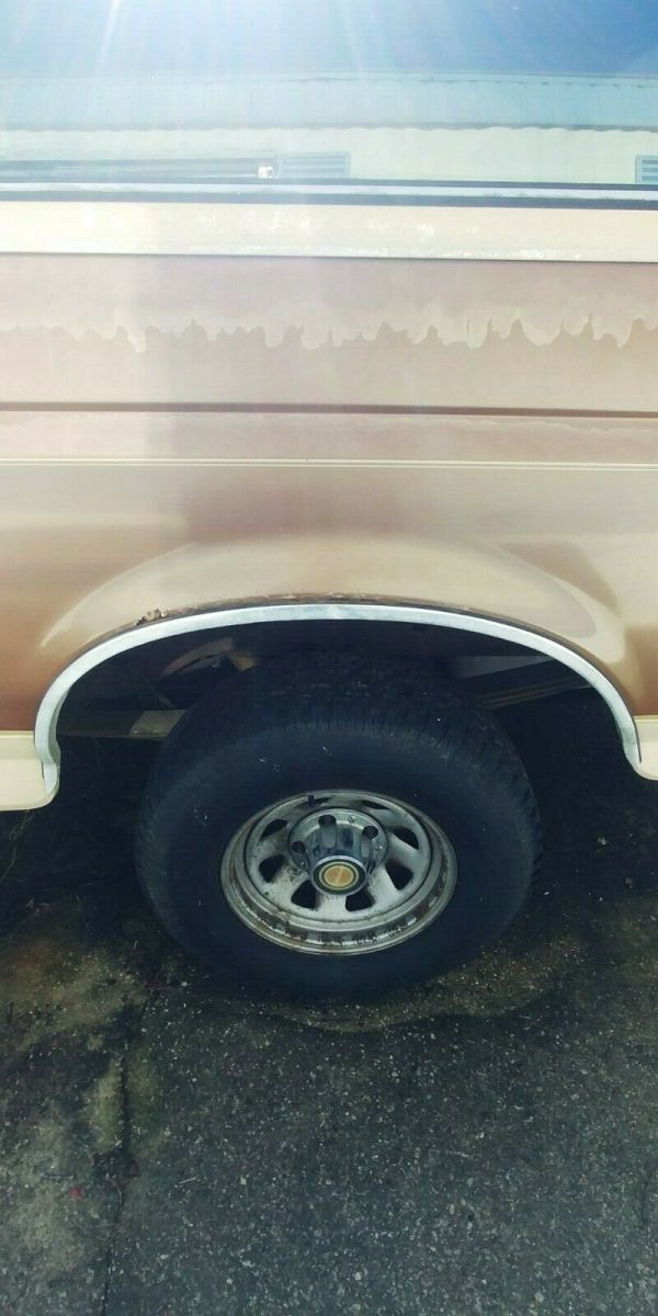 1990 Brown Ford Bronco SUV