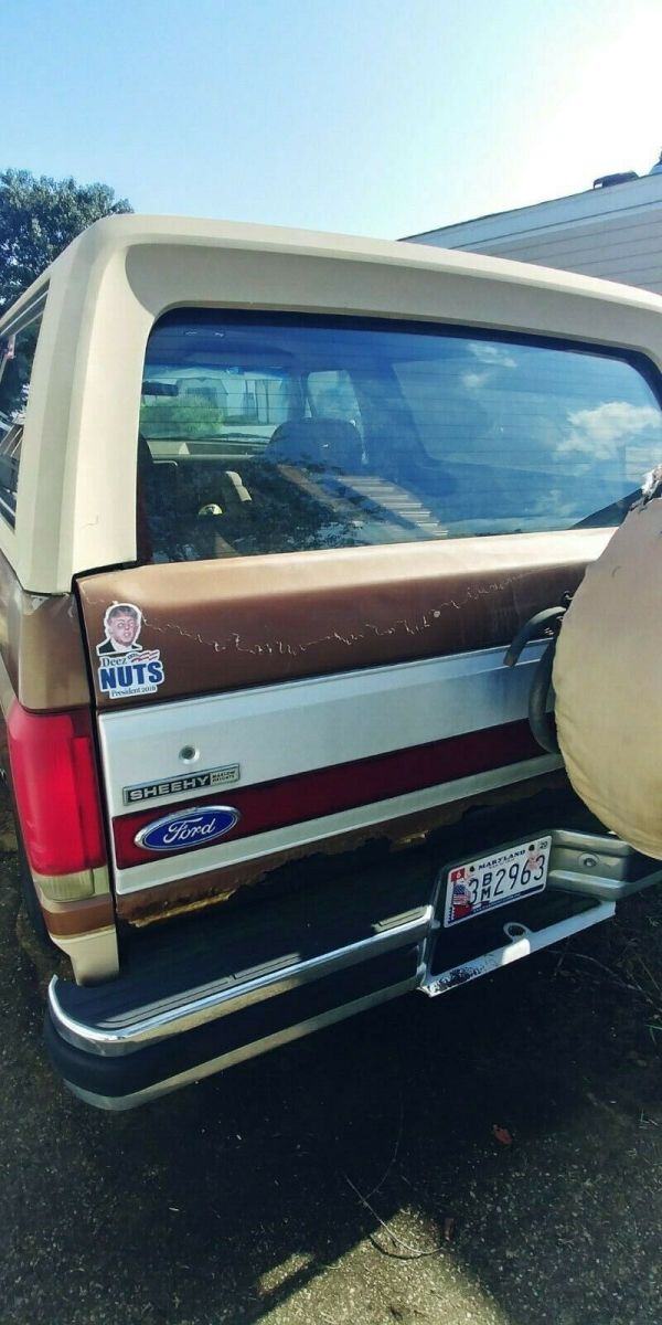 1990 Brown Ford Bronco SUV