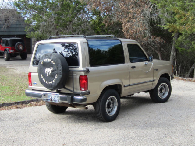 1990 Blue Ford Bronco SUV