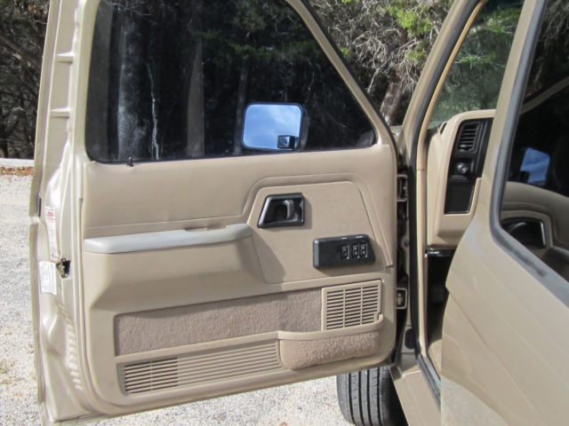 1990 Blue Ford Bronco SUV