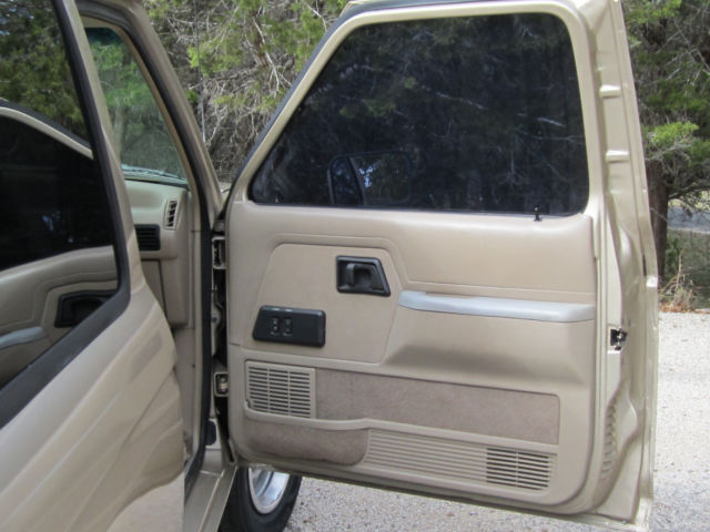1990 Blue Ford Bronco SUV