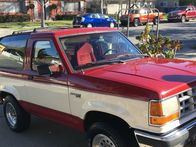 1990 RED WHITE Ford Bronco II 2-door