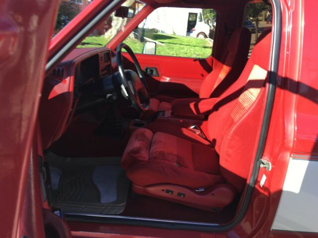 1990 RED WHITE Ford Bronco II 2-door