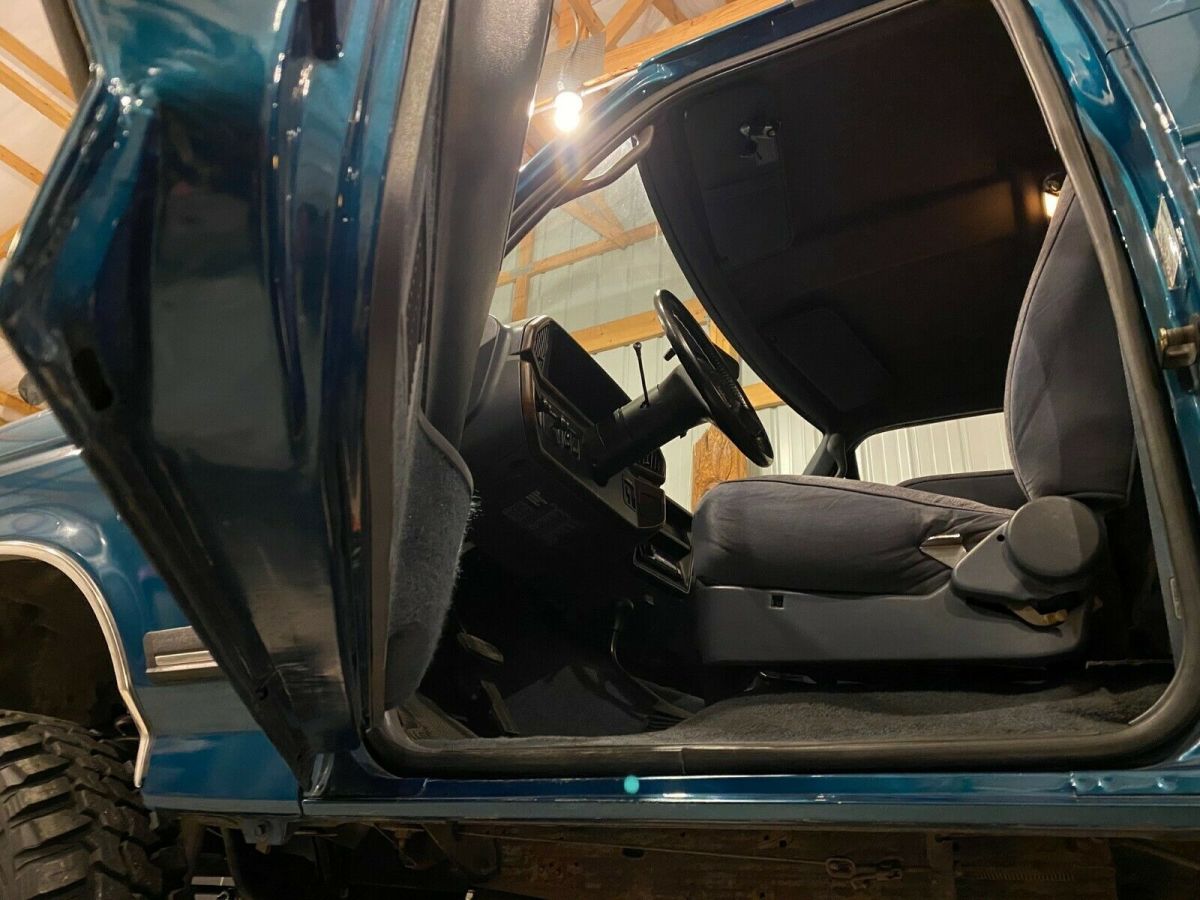 1990 Green Ford Bronco SUV