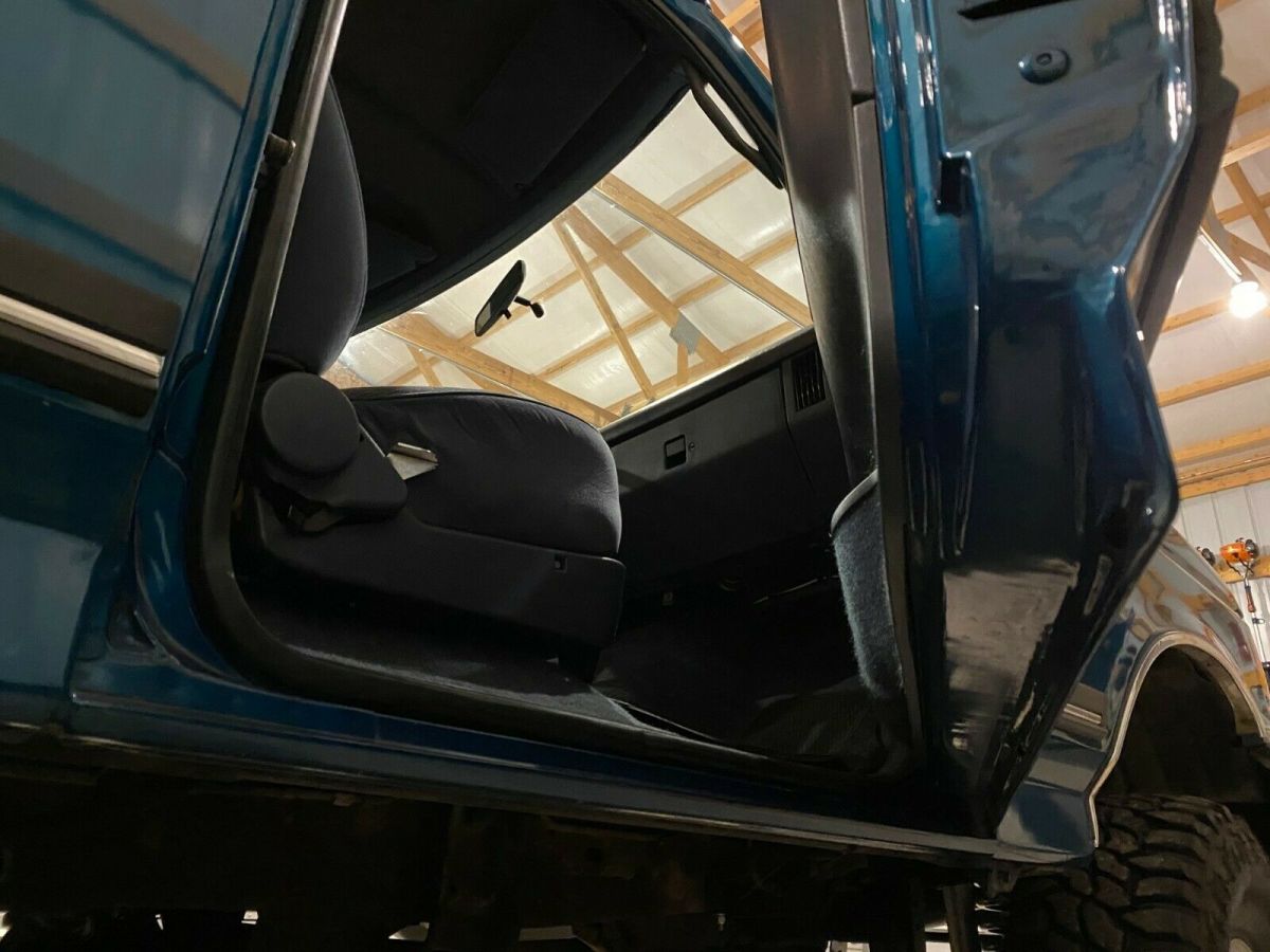 1990 Green Ford Bronco SUV