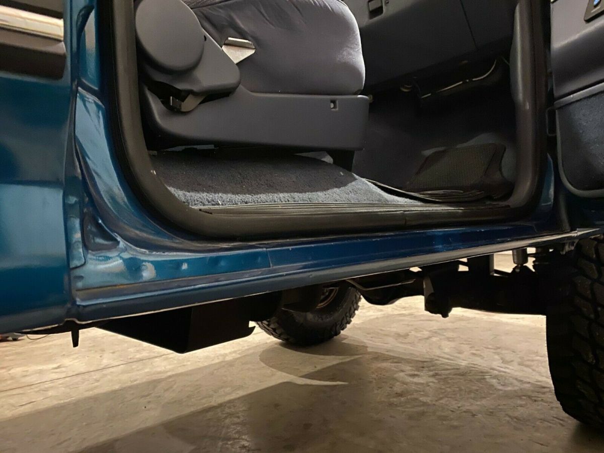 1990 Green Ford Bronco SUV