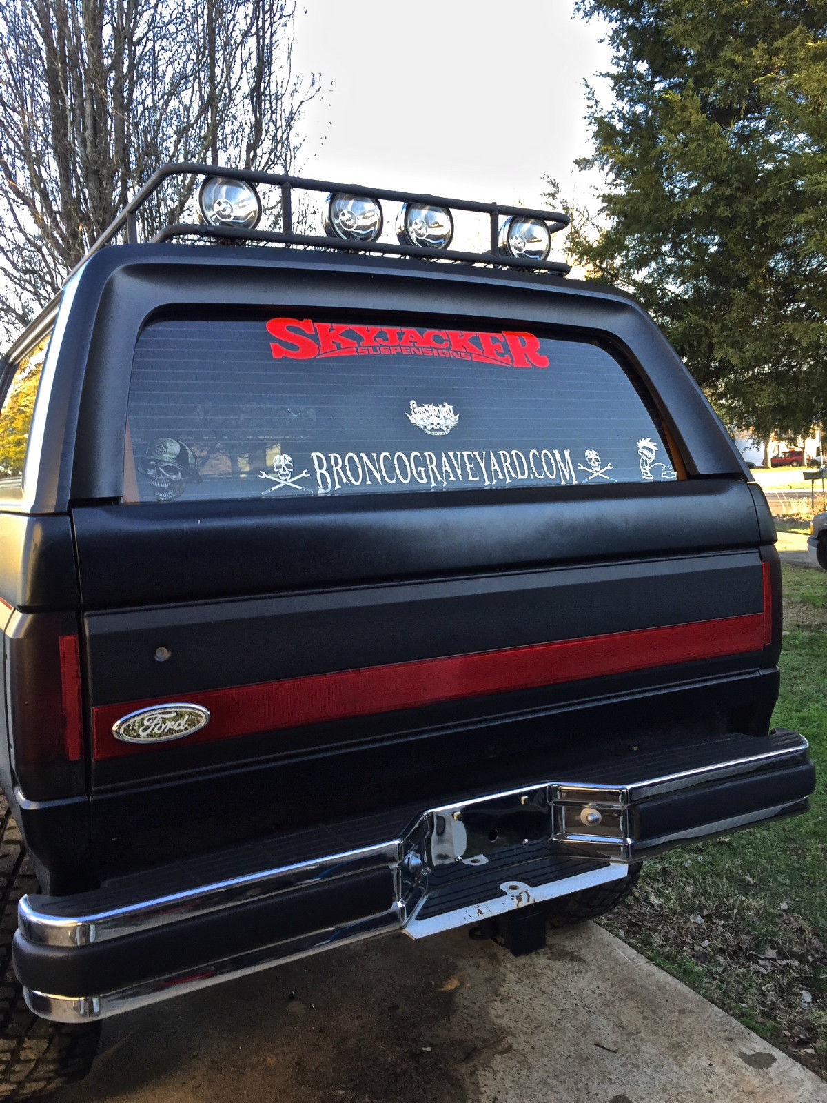 1990 White/ Grey Two Tone Ford Bronco SUV