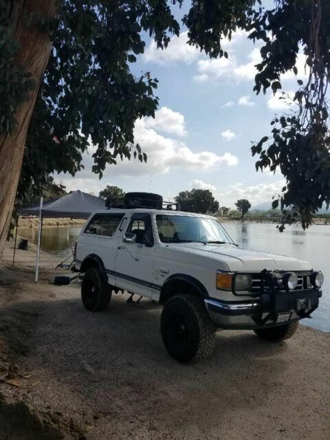 1990 White Ford Bronco