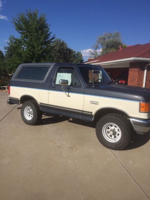 1990 blue/white Ford Bronco