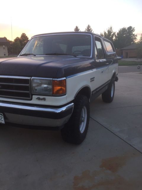 1990 blue/white Ford Bronco