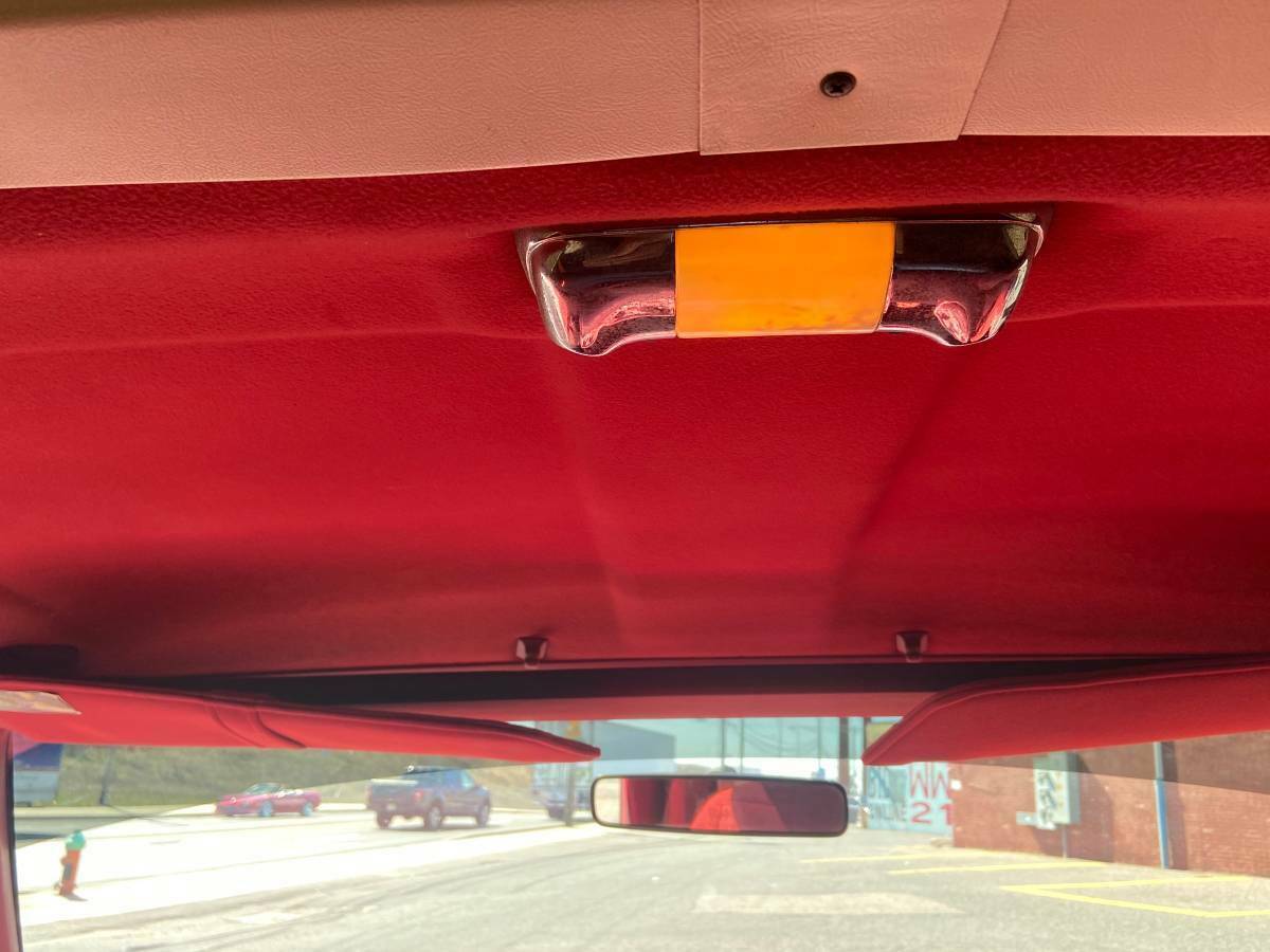 1990 White / Red Ford Bronco SUV