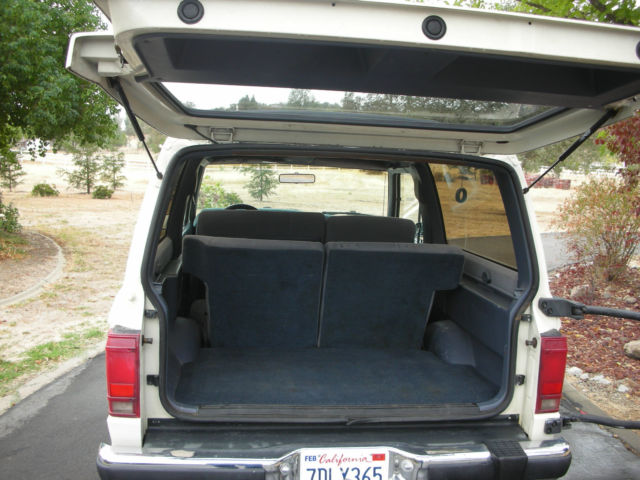 1990 white Ford Bronco II suv