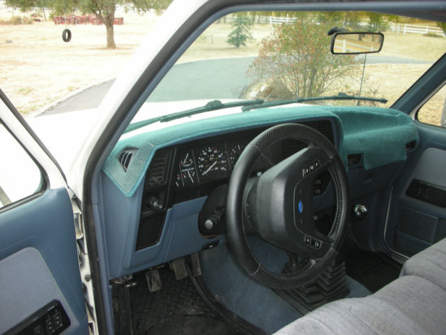 1990 white Ford Bronco II suv