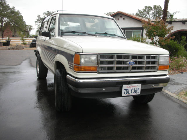 1990 white Ford Bronco II suv