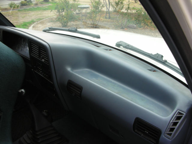 1990 white Ford Bronco II suv