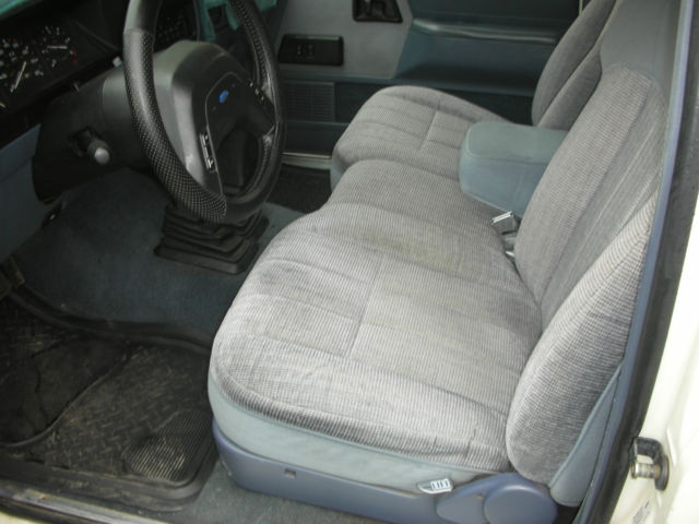 1990 white Ford Bronco II suv