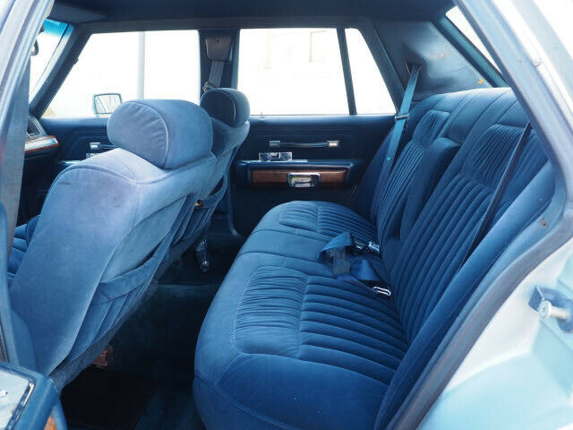 1990 Silver Ford Crown Victoria LX 4dr Sedan