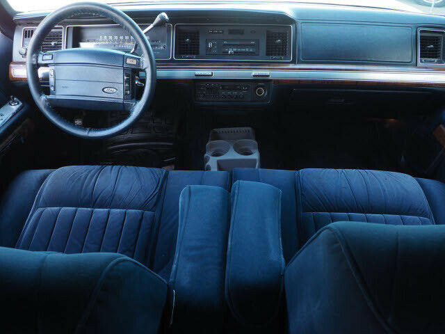 1990 Silver Ford Crown Victoria LX 4dr Sedan