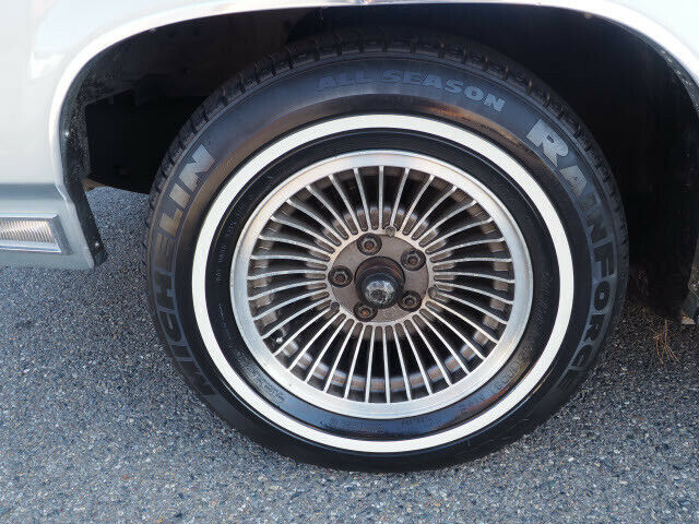 1990 Silver Ford Crown Victoria LX 4dr Sedan