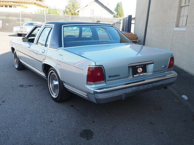 1990 Silver Ford Crown Victoria LX 4dr Sedan