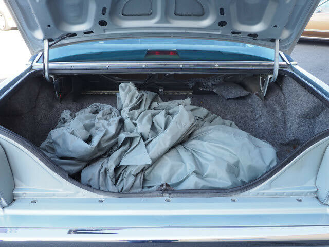 1990 Silver Ford Crown Victoria LX 4dr Sedan