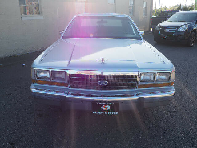 1990 Silver Ford Crown Victoria LX 4dr Sedan
