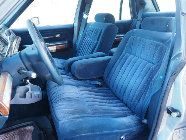 1990 Silver Ford Crown Victoria LX 4dr Sedan