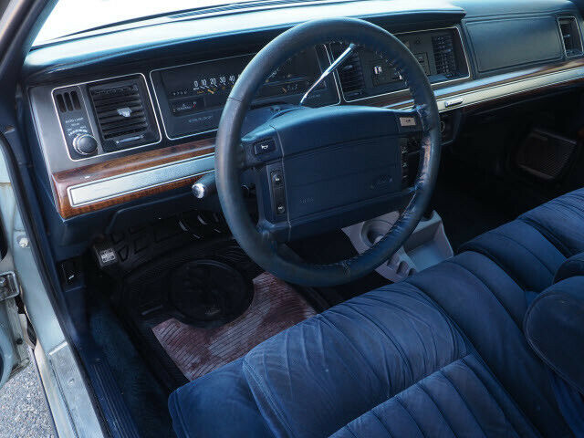 1990 Silver Ford Crown Victoria LX 4dr Sedan