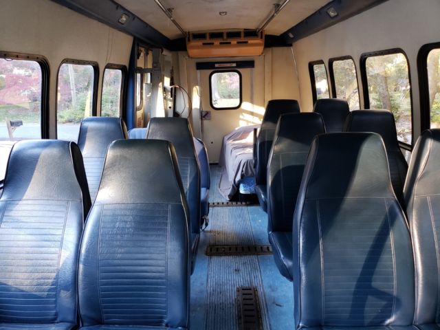 1990 White Ford E-Series Van