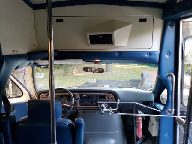 1990 White Ford E-Series Van