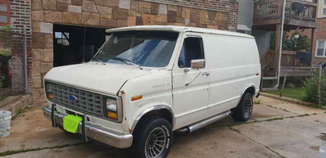 1990 White Ford E-Series Van