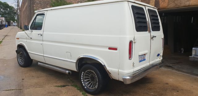 1990 White Ford E-Series Van